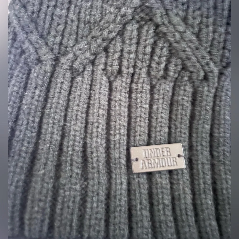 Women’s Under Armour Black Beanie.